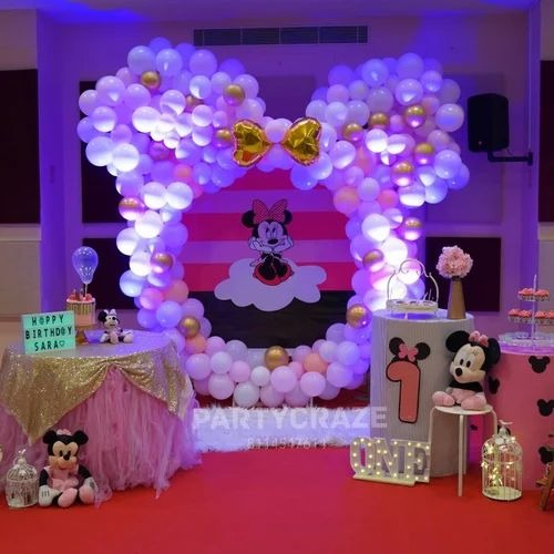 Birthday decorations with Minnie Mouse